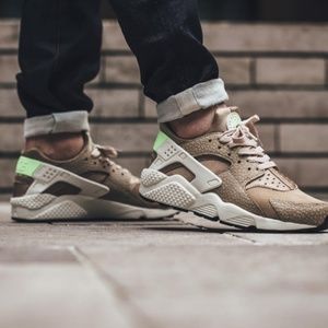 Nike Air Huarache Desert camo/Ghost green mens 8